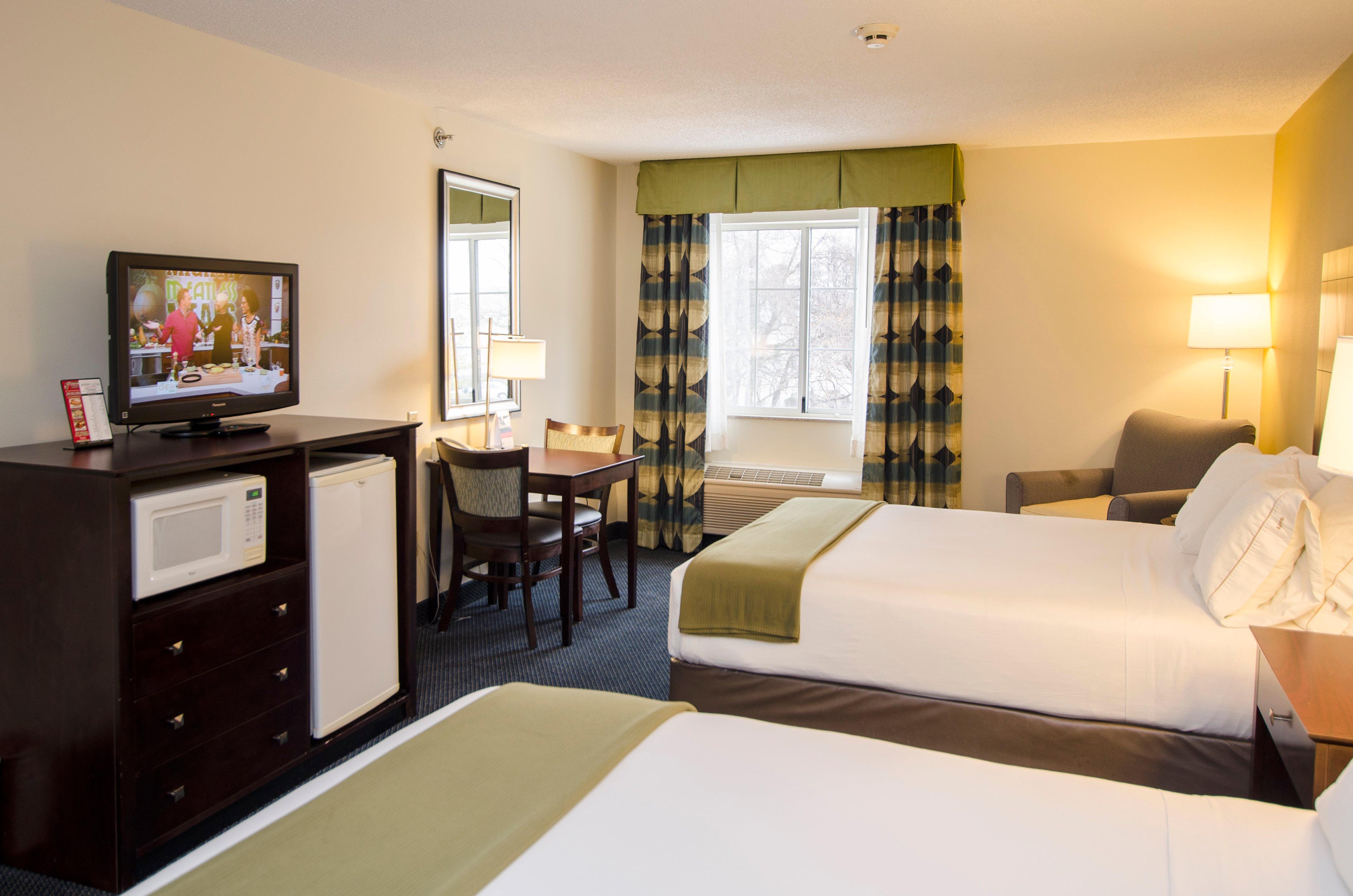Express & Suites-saint Joseph By Ihg Hotel 3*