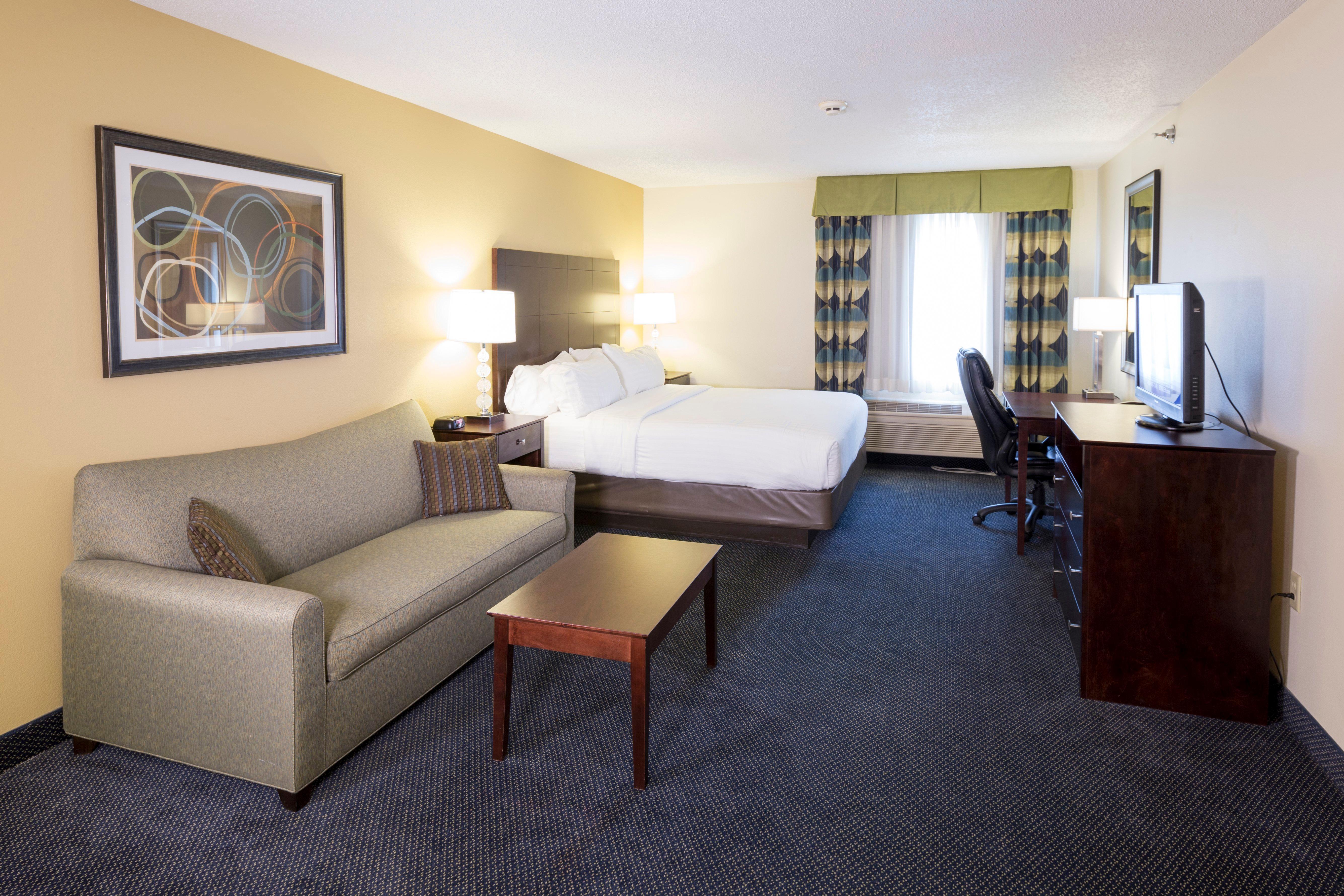Express & Suites-saint Joseph By Ihg Hotel