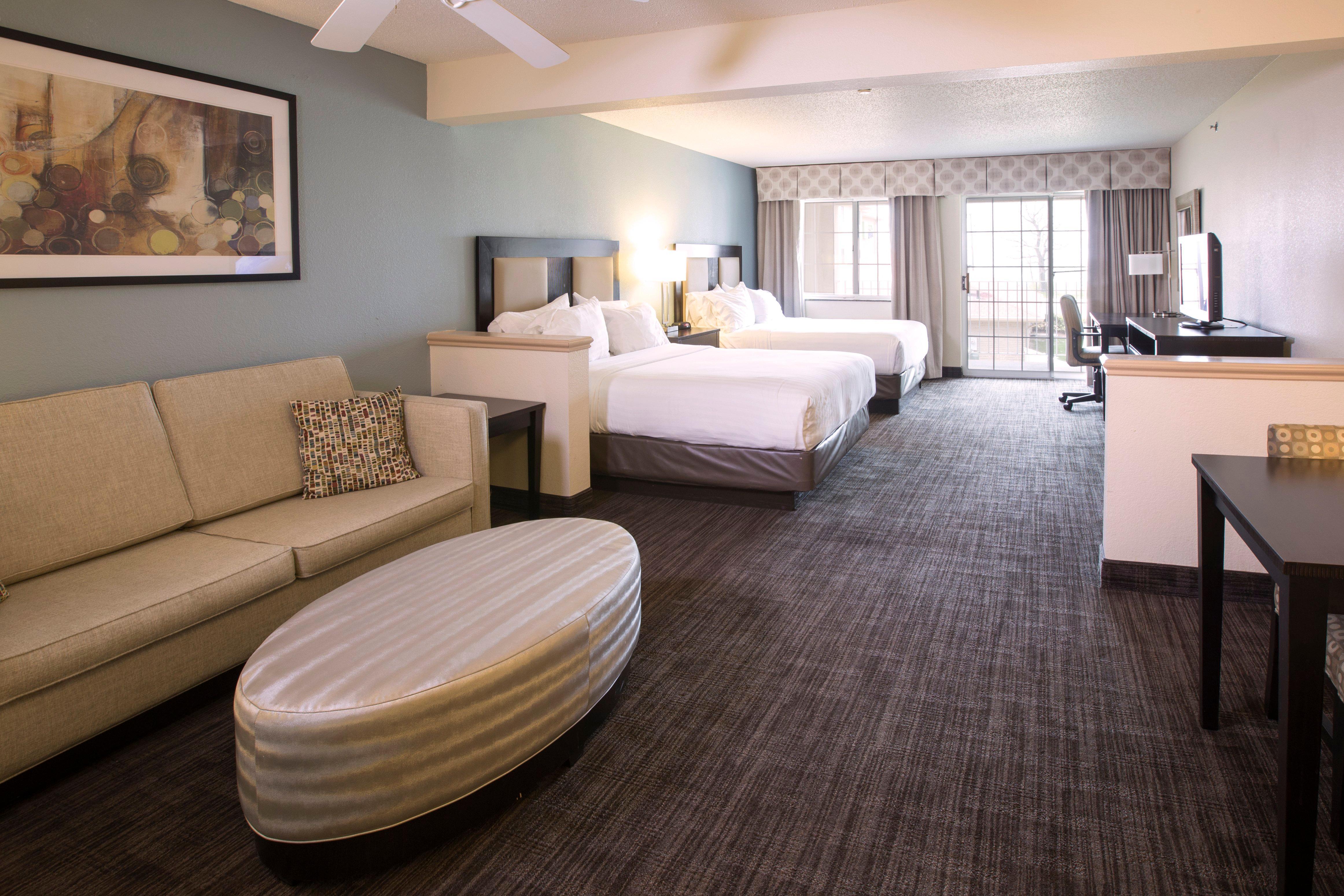 Express & Suites-saint Joseph By Ihg