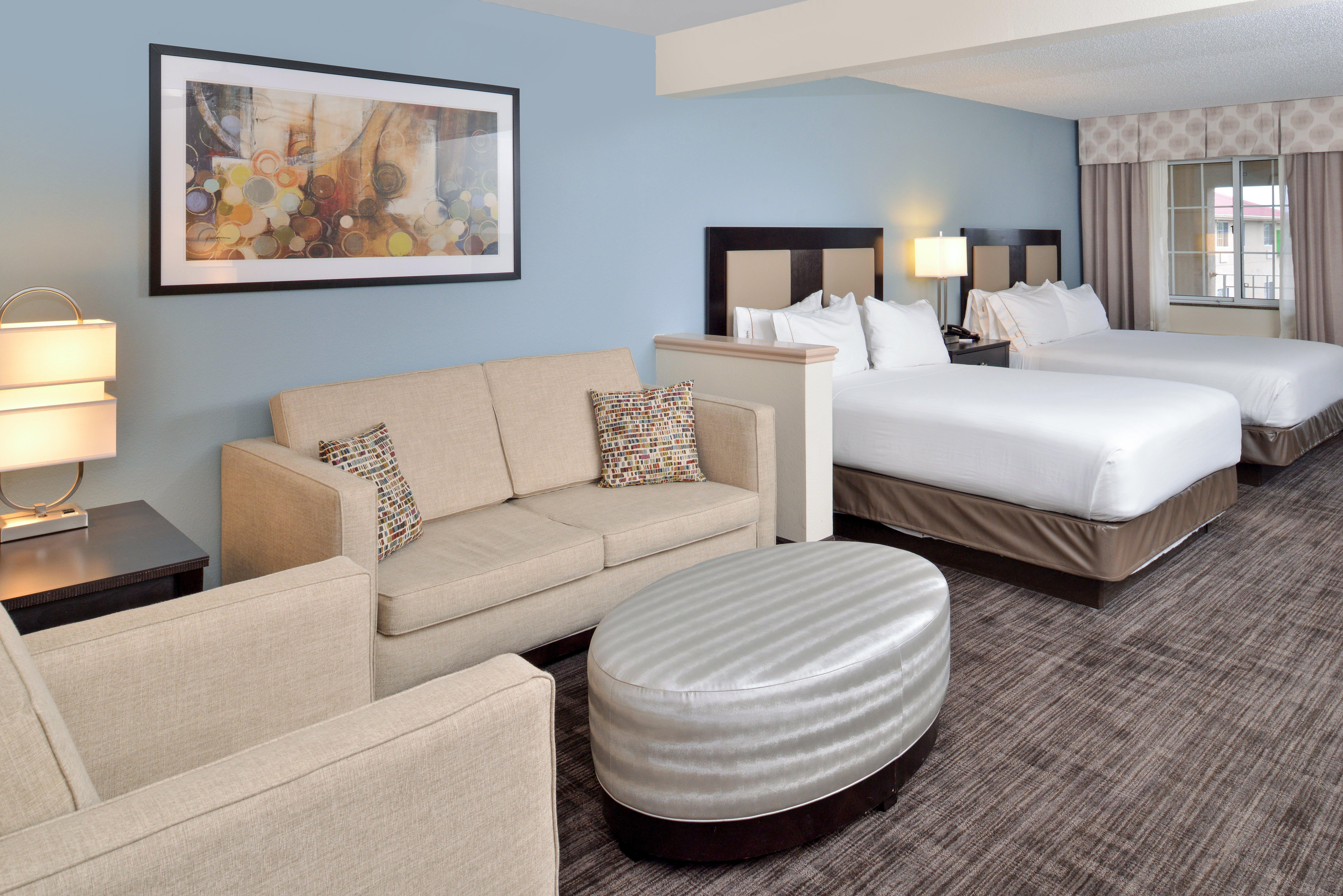 Hotel Express & Suites-saint Joseph By Ihg
