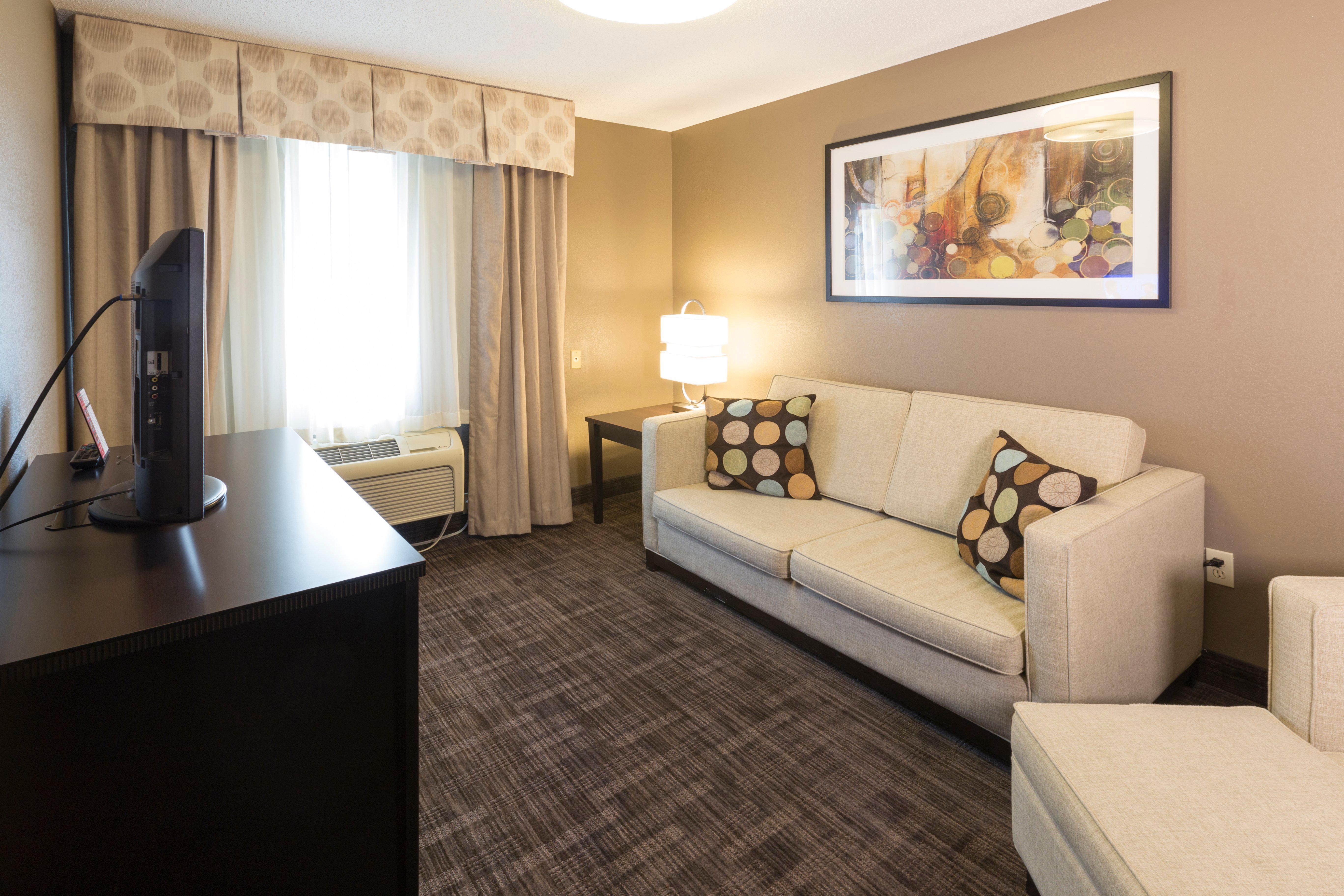 Express & Suites-saint Joseph By Ihg Hotel