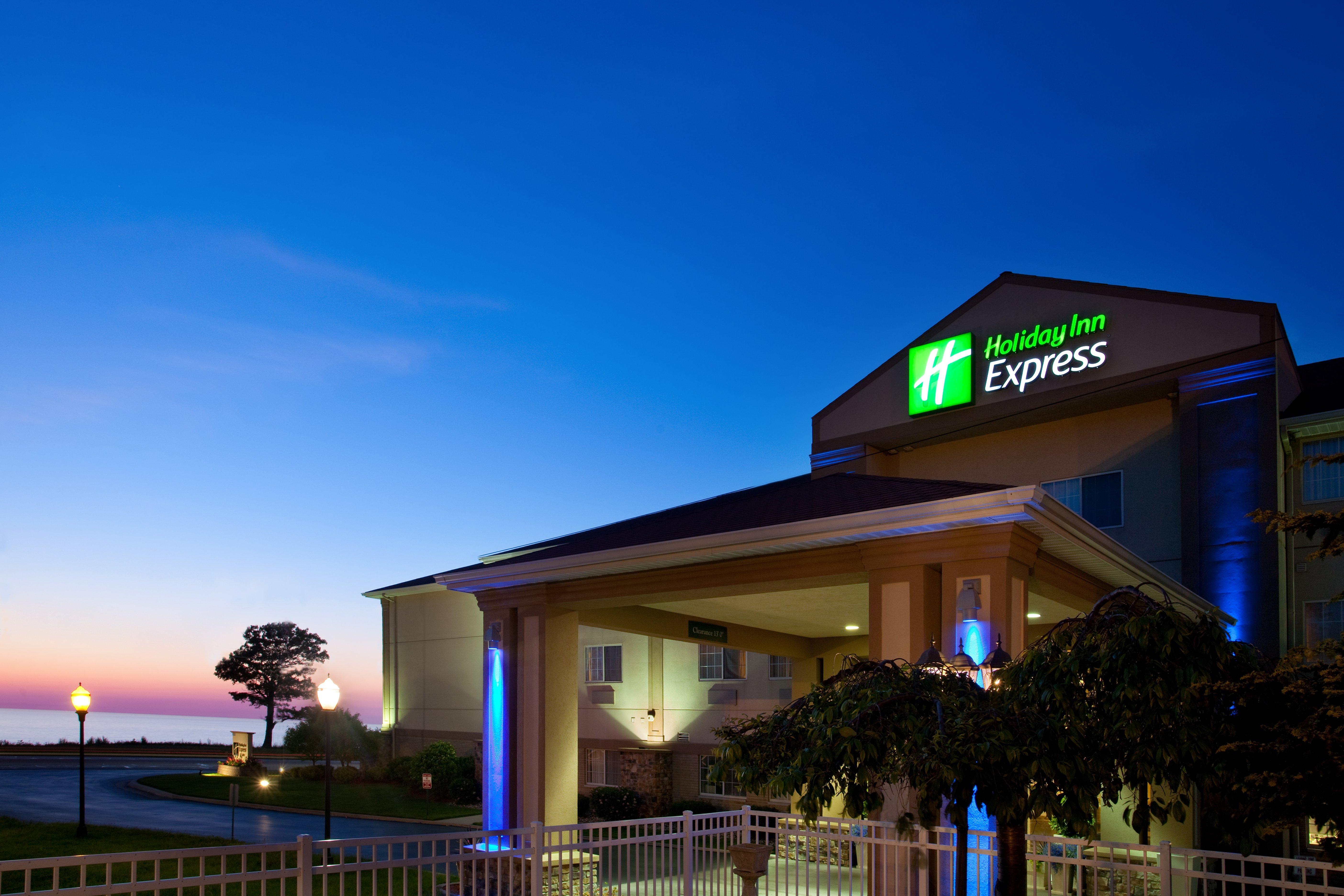 Express & Suites-saint Joseph By Ihg Hotel Saint Joseph