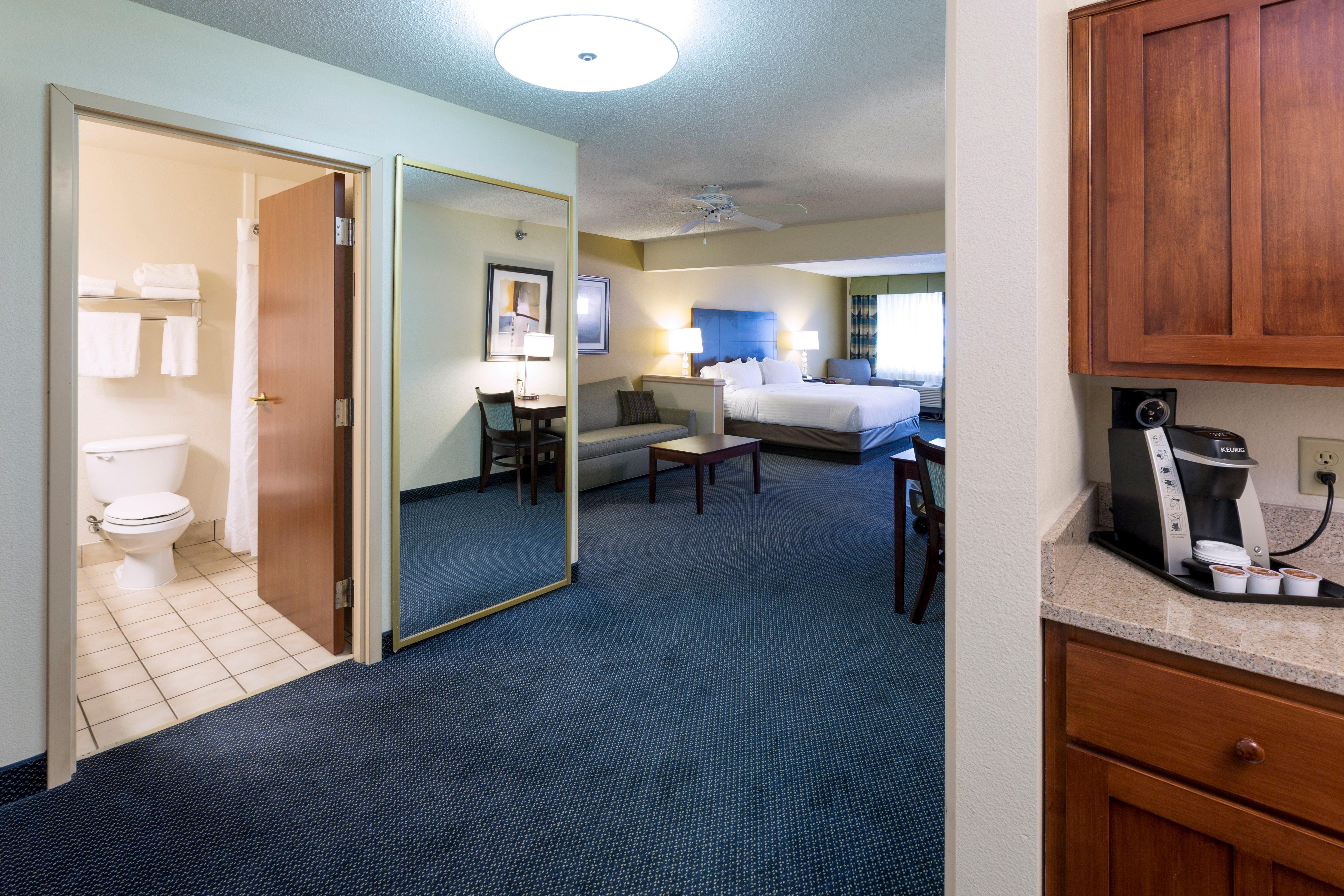 Express & Suites-saint Joseph By Ihg
