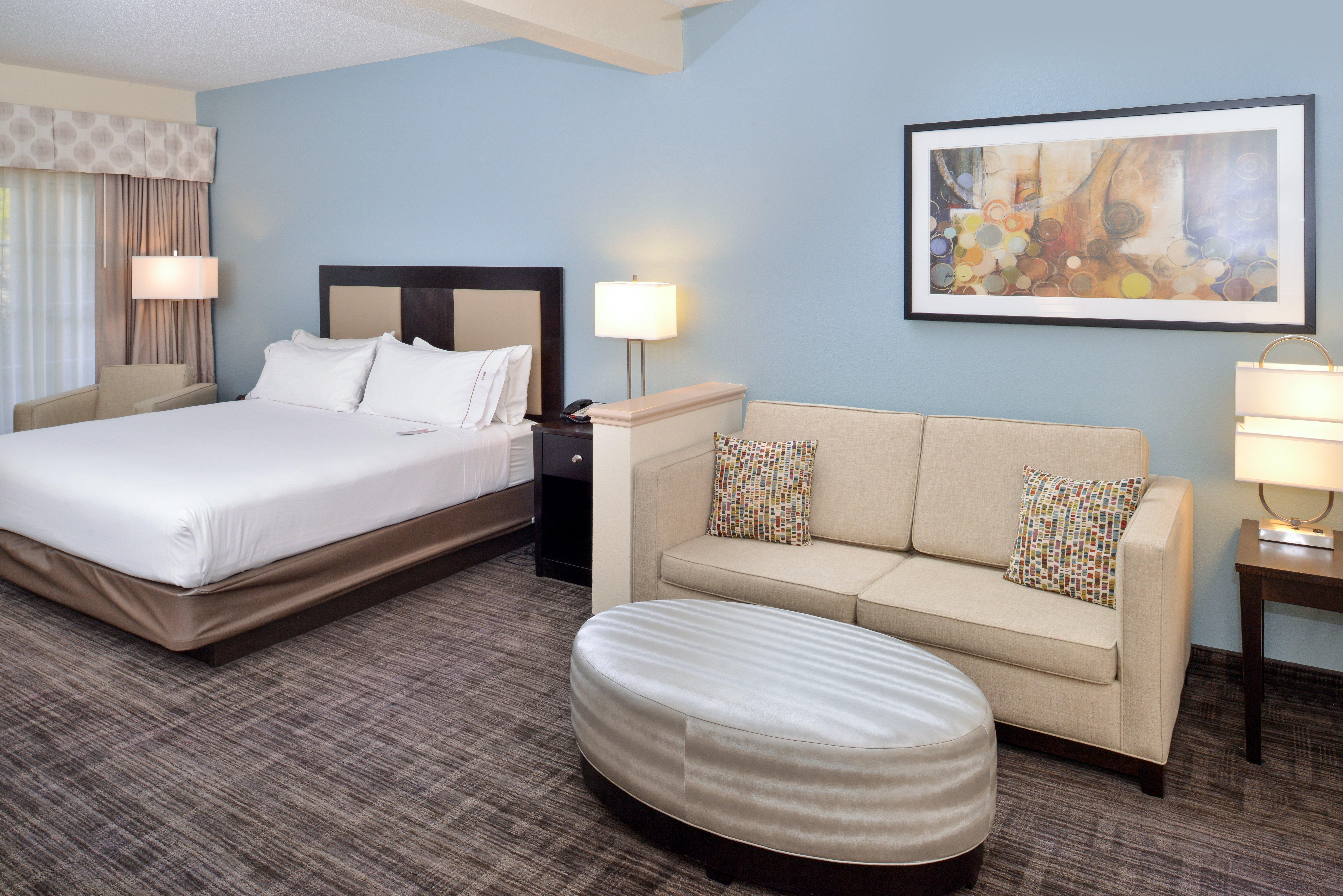 Express & Suites-saint Joseph By Ihg Hotel 3*