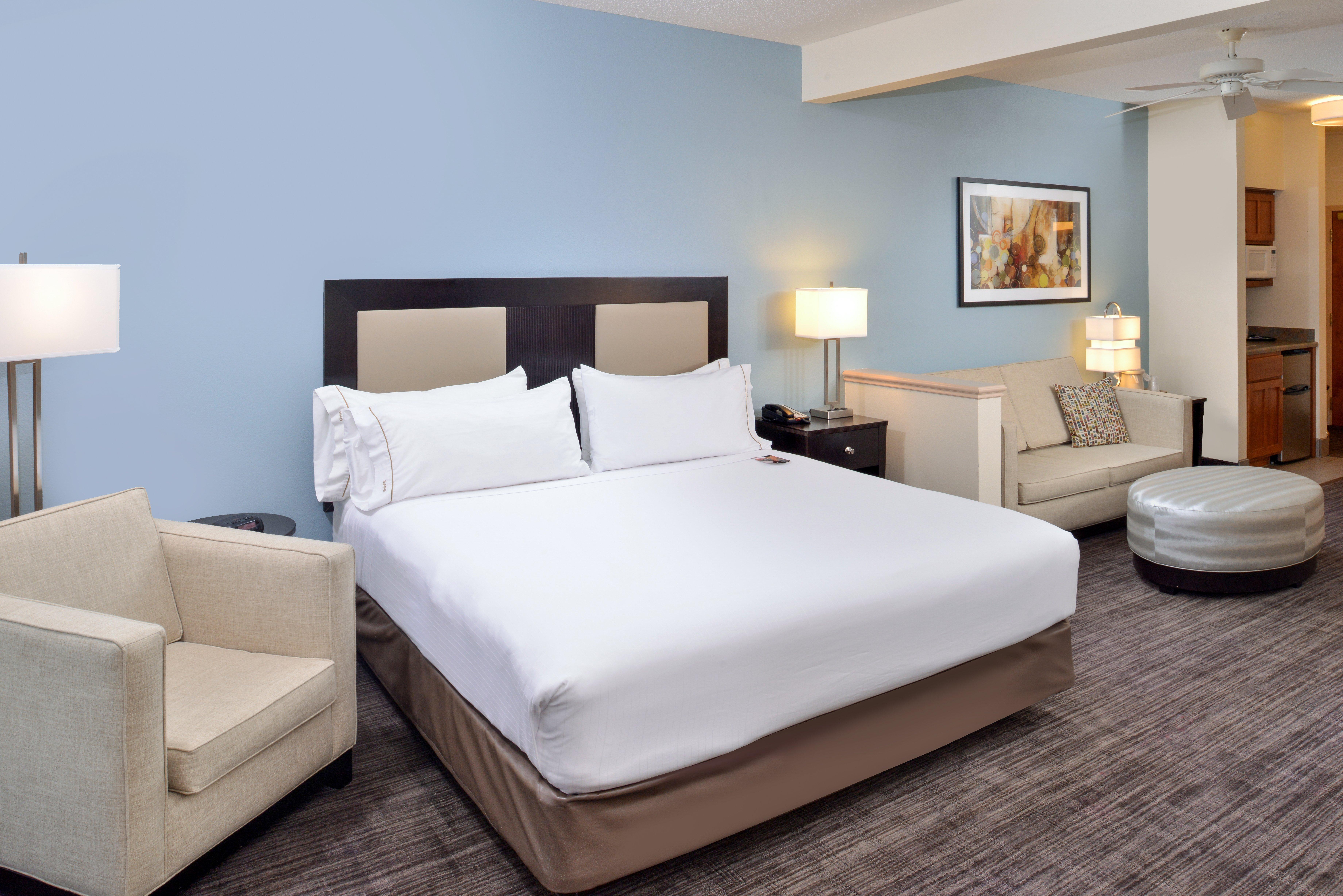 Hotel Express & Suites-saint Joseph By Ihg 3*