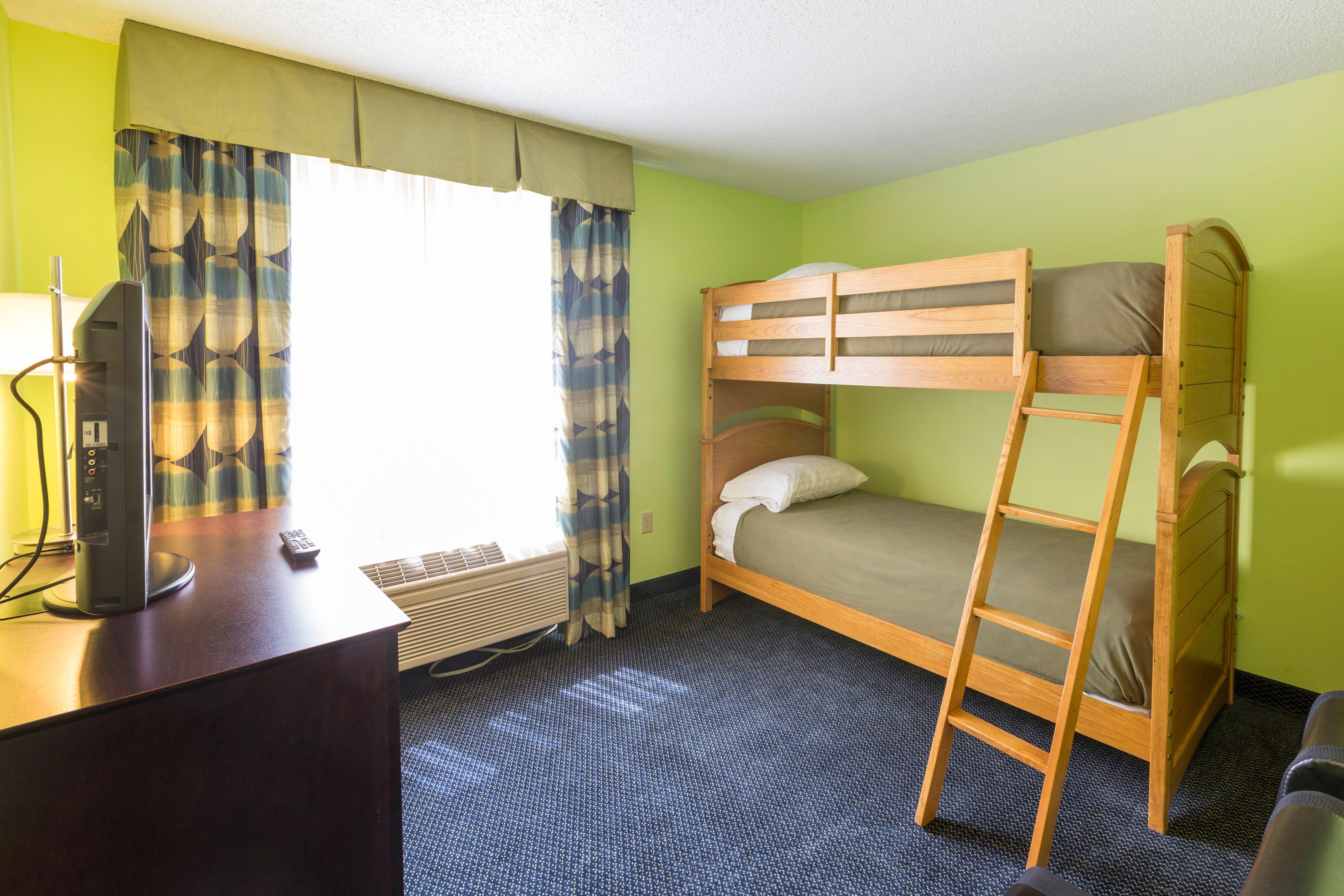 Hotel Express & Suites-saint Joseph By Ihg