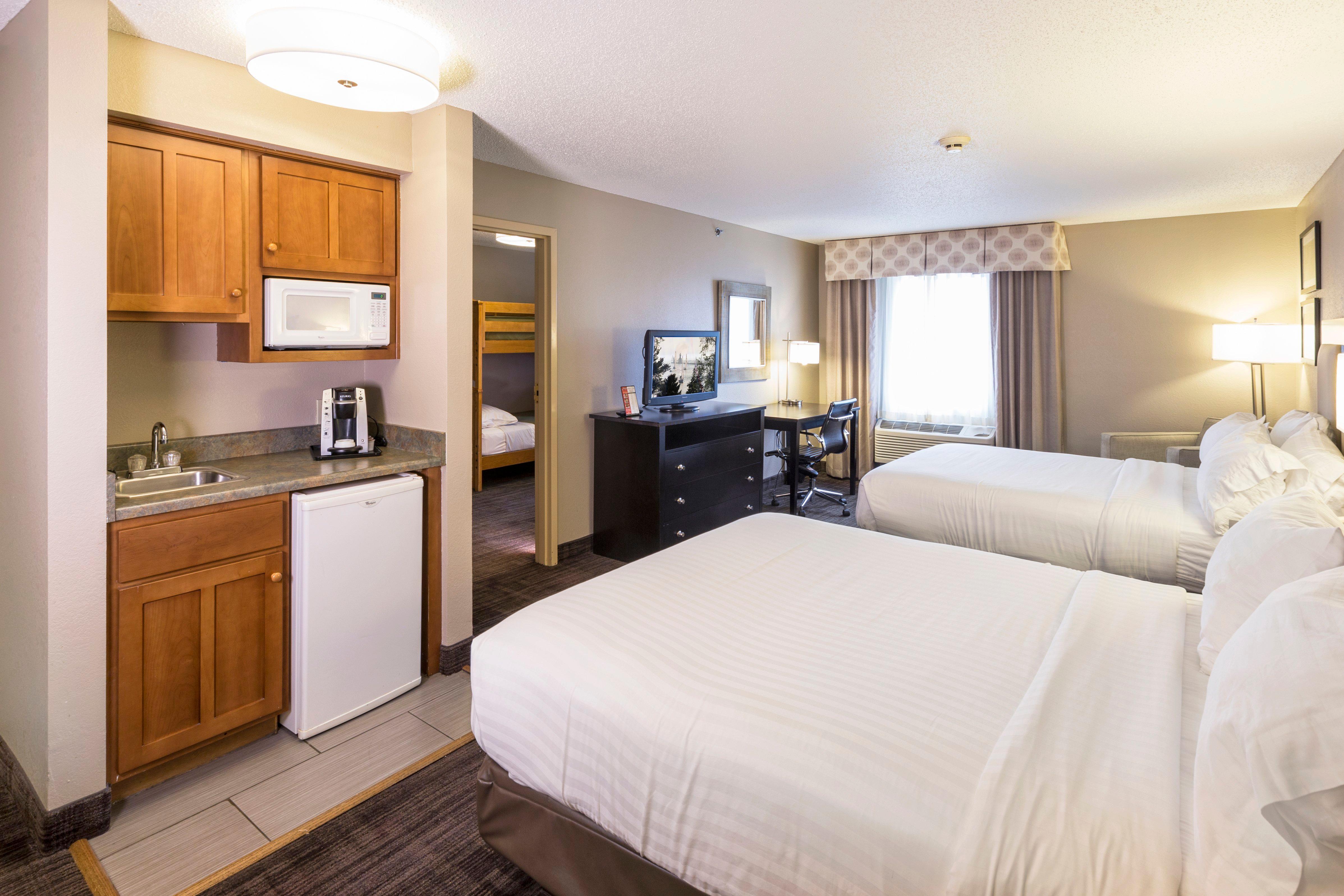 Hotel Express & Suites-saint Joseph By Ihg