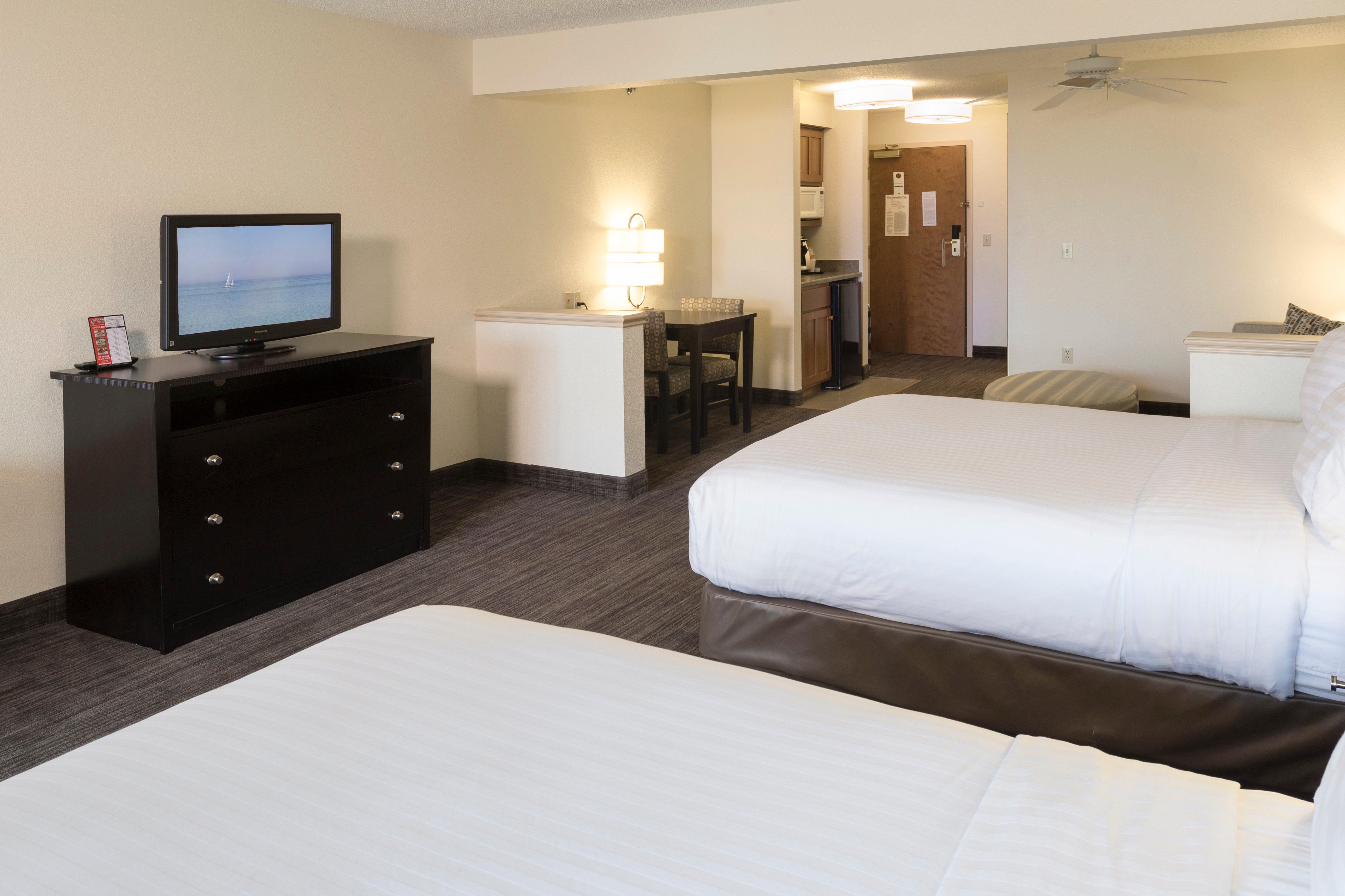 Hotel Express & Suites-saint Joseph By Ihg