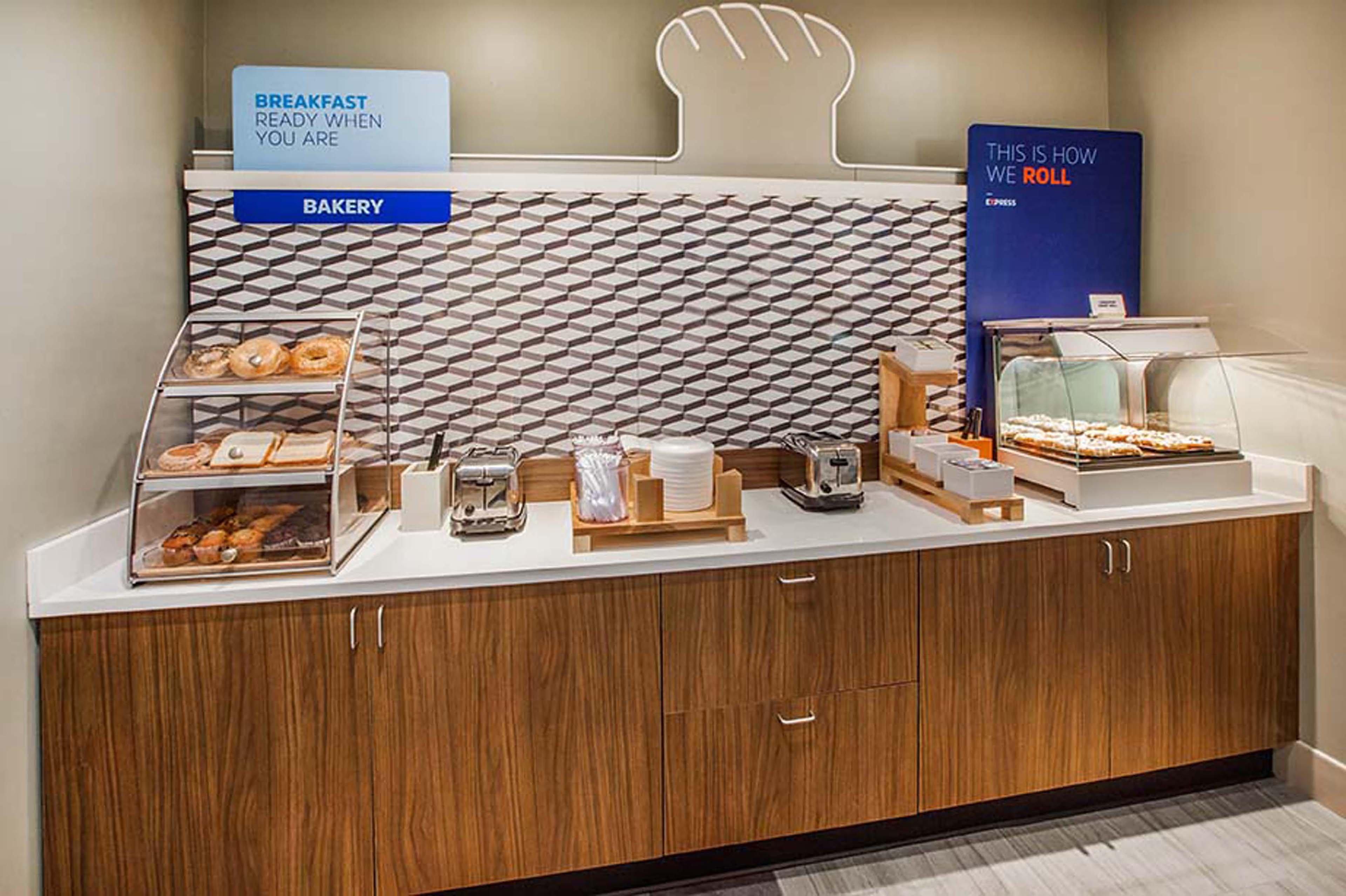 Express & Suites-saint Joseph By Ihg Saint Joseph