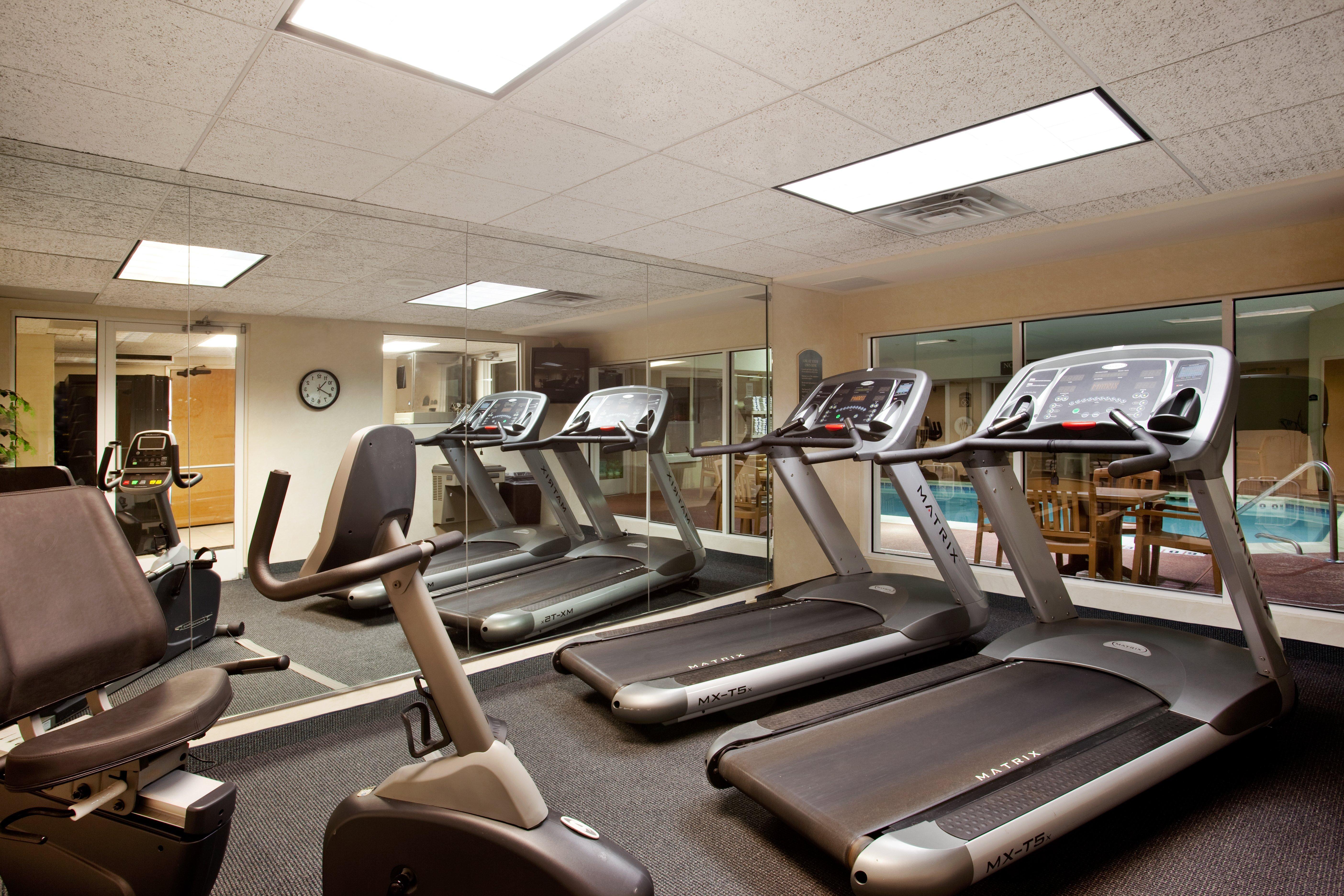 Hotel Express & Suites-saint Joseph By Ihg 3*
