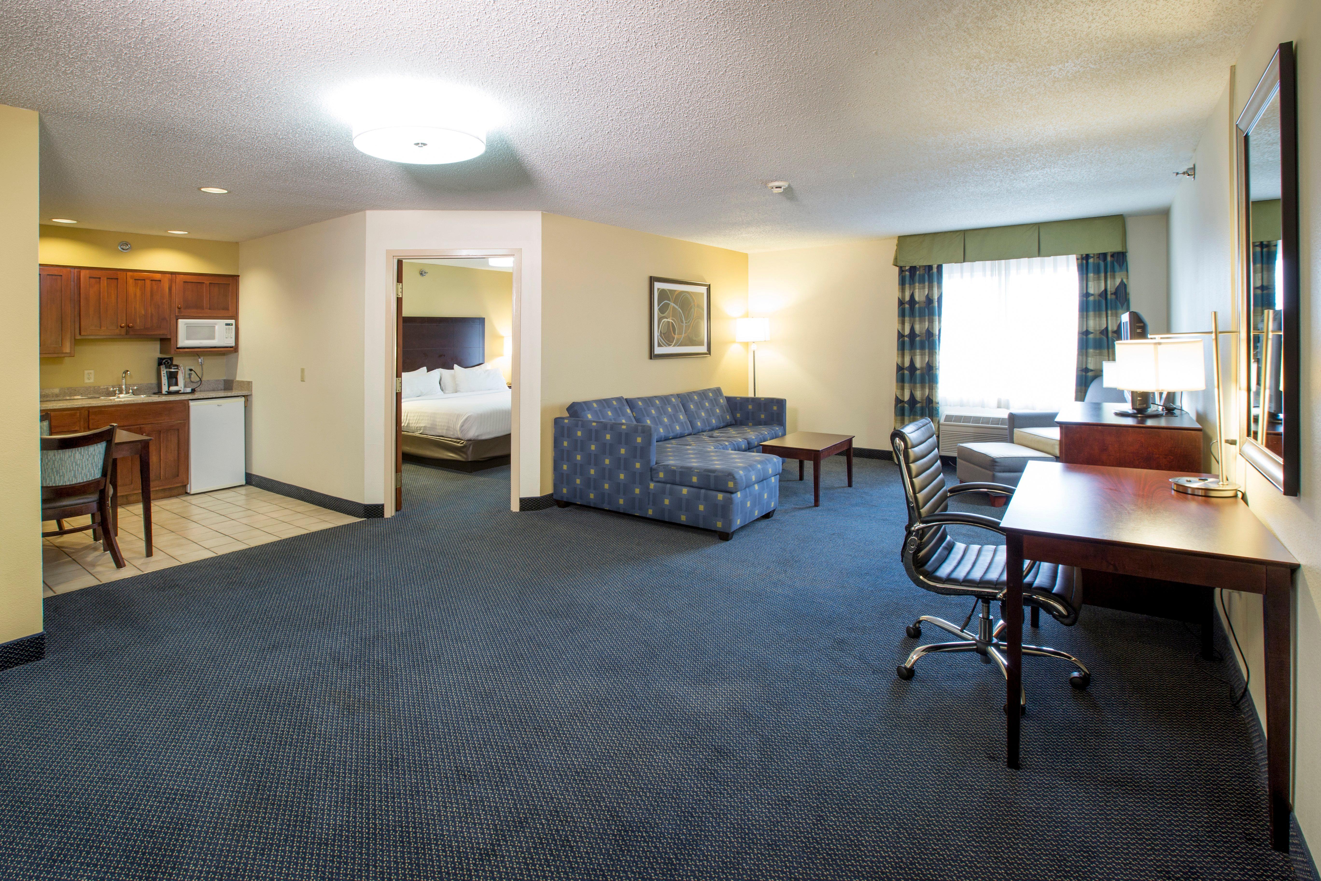 Express & Suites-saint Joseph By Ihg 3*