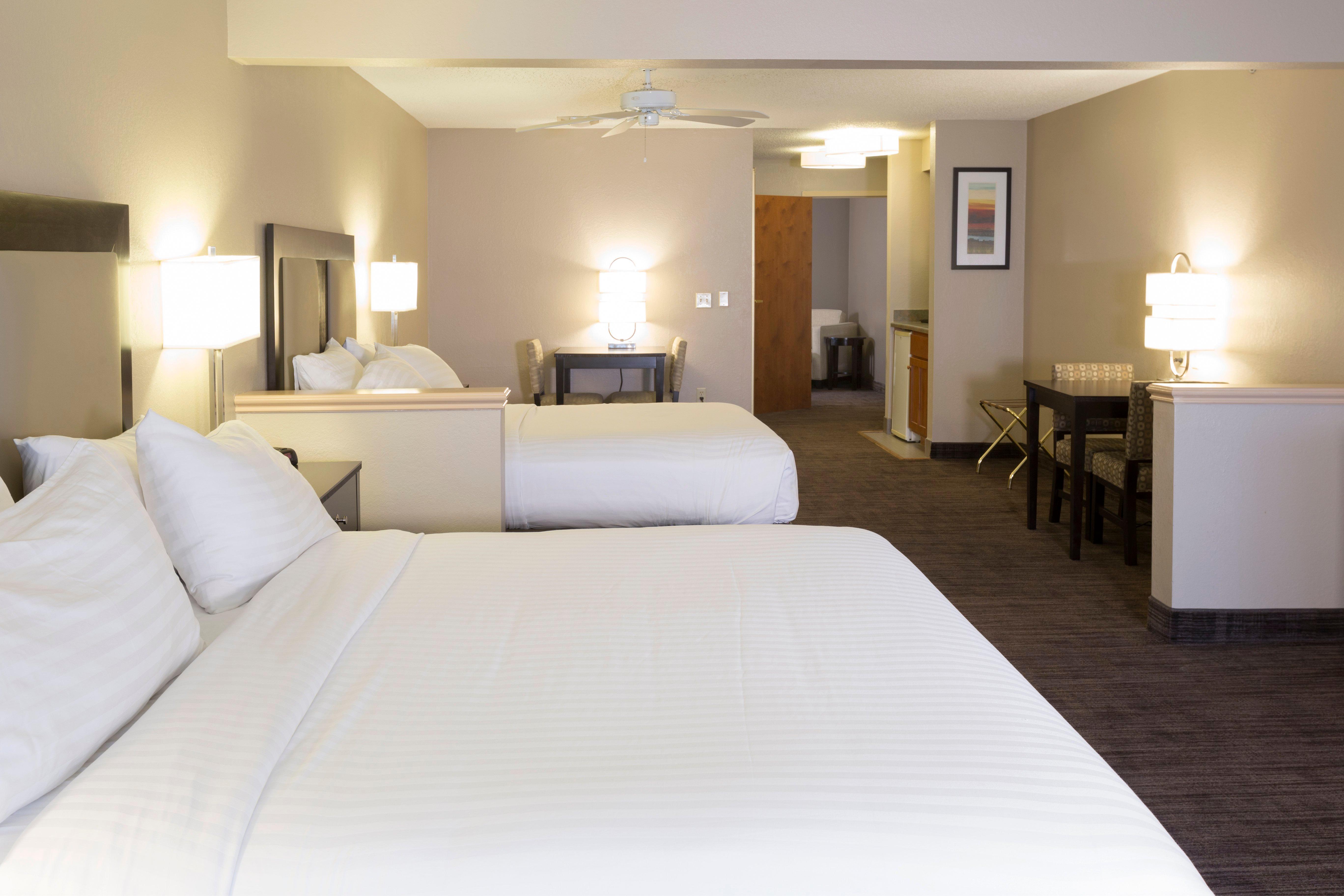Express & Suites-saint Joseph By Ihg Hotel 3*