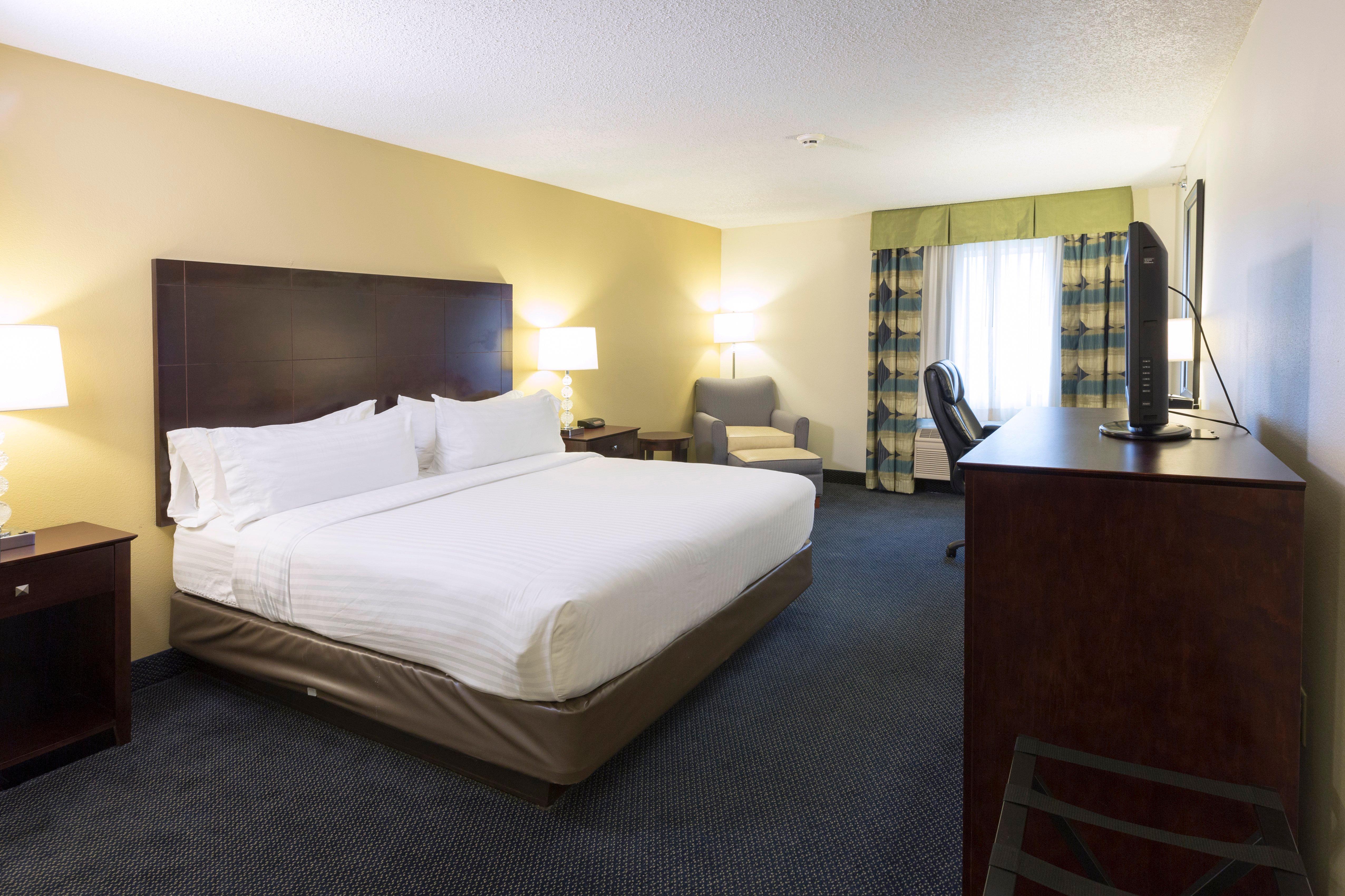 Express & Suites-saint Joseph By Ihg Hotel Saint Joseph