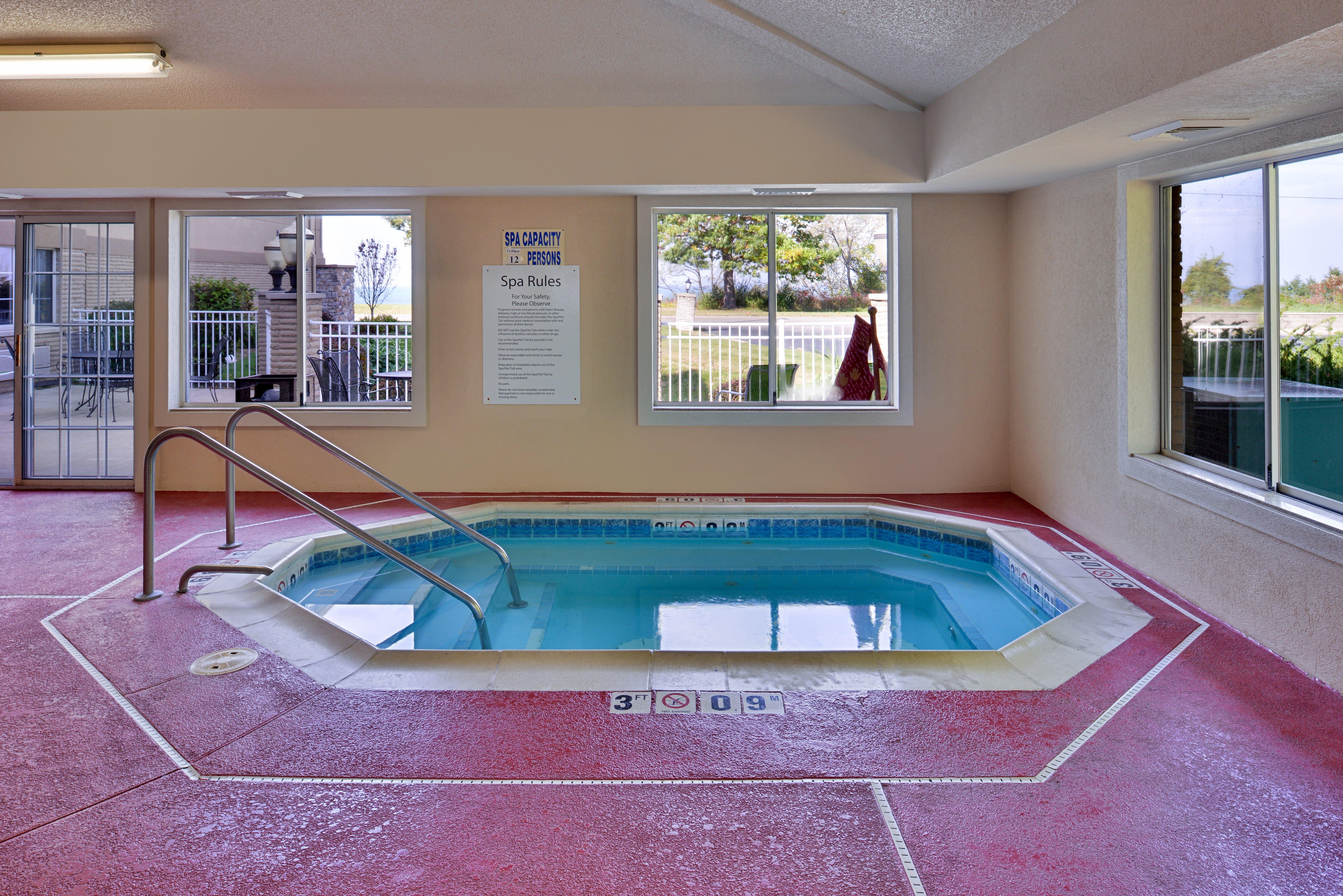 Hotel Express & Suites-saint Joseph By Ihg Saint Joseph