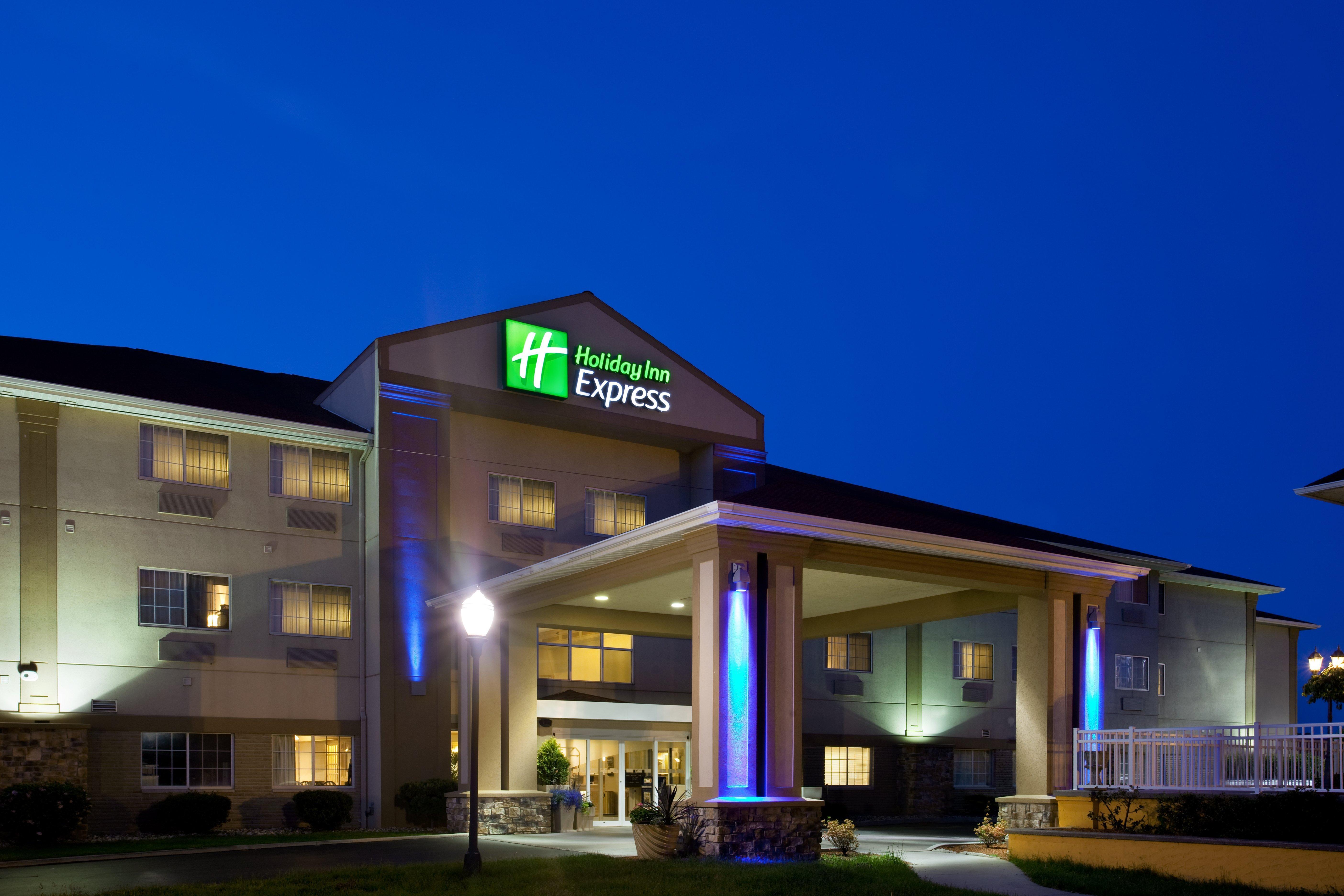 Express & Suites-saint Joseph By Ihg