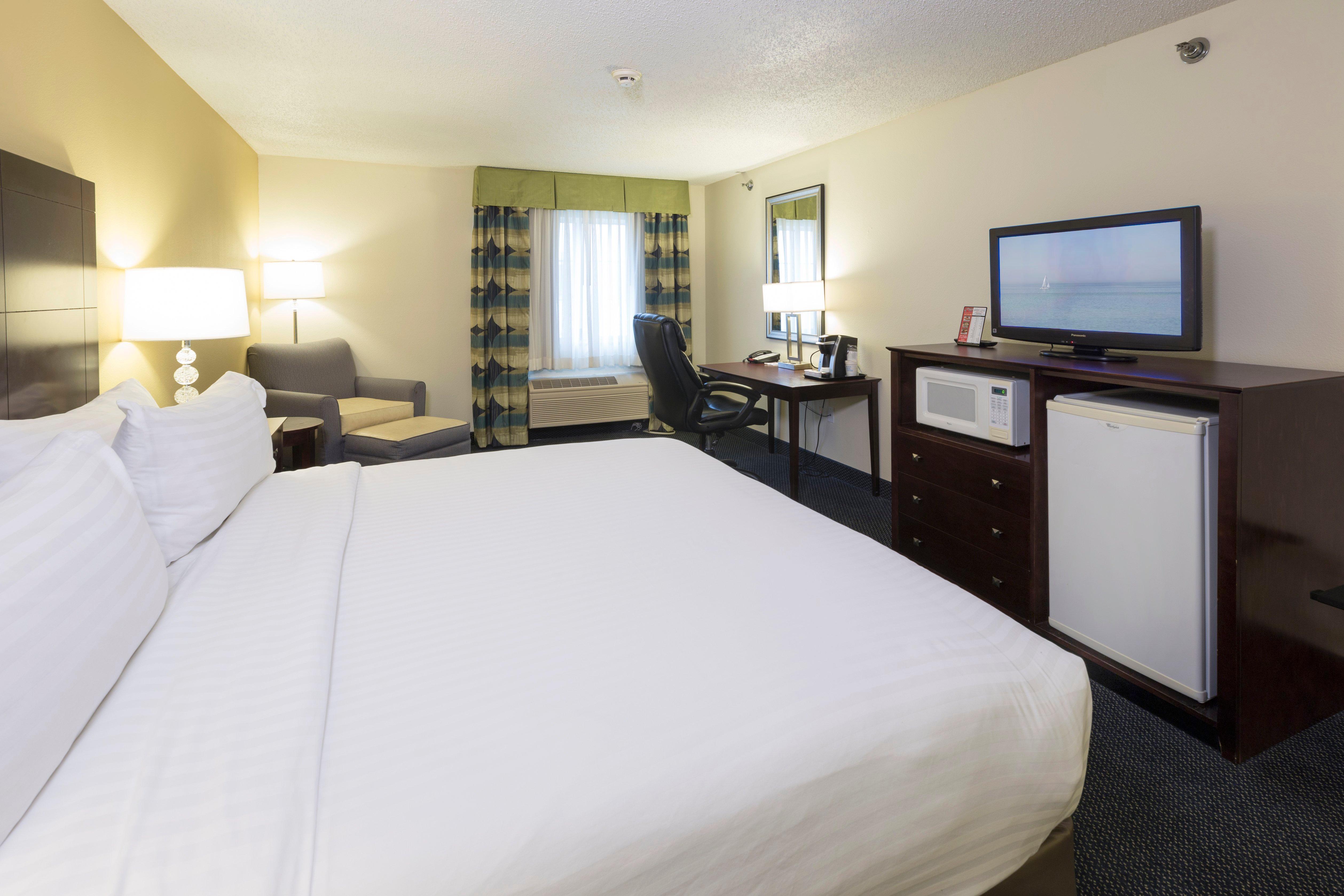 Express & Suites-saint Joseph By Ihg Hotel 3*
