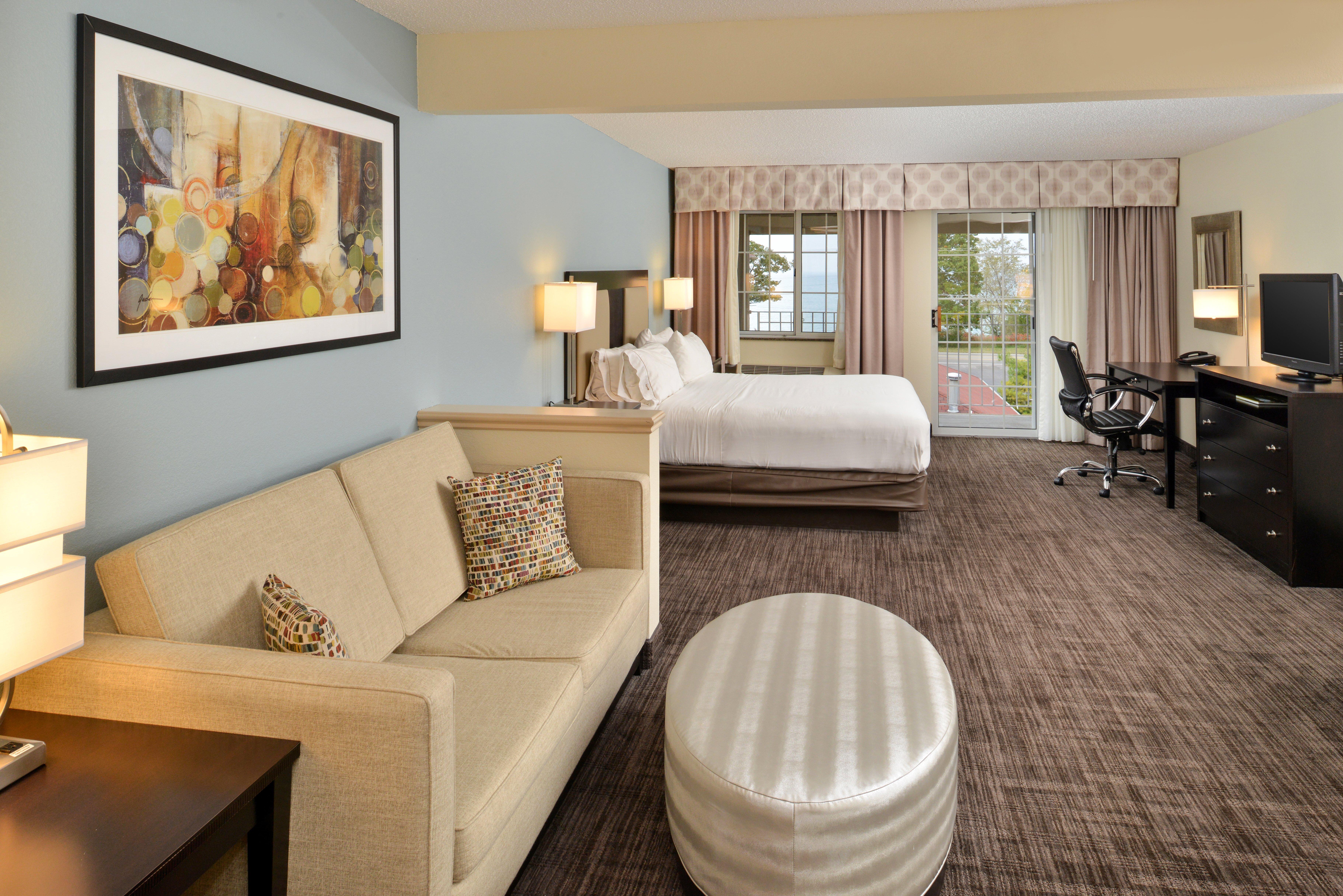 Express & Suites-saint Joseph By Ihg Hotel Saint Joseph