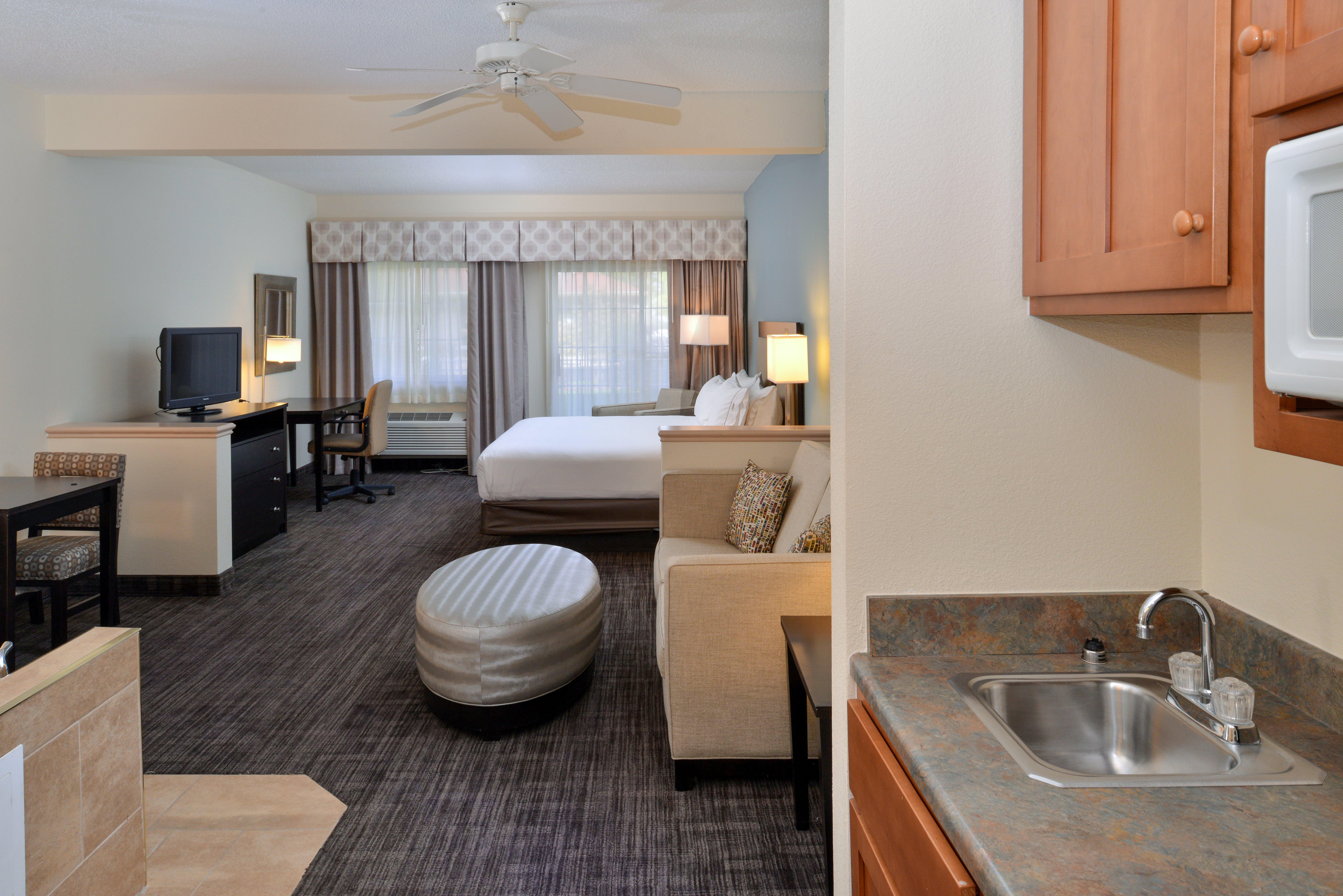 Express & Suites-saint Joseph By Ihg Hotel