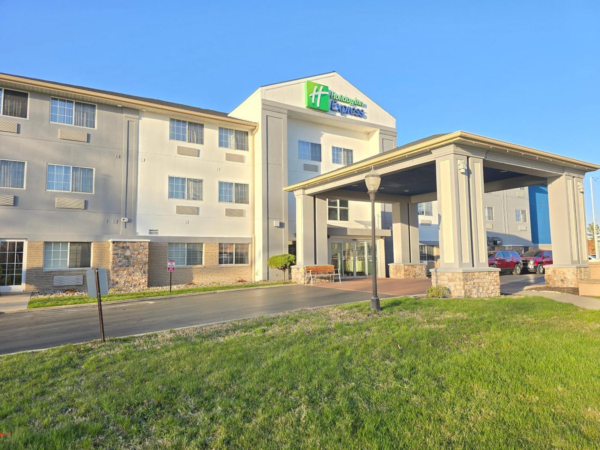 Express & Suites-saint Joseph By Ihg Saint Joseph