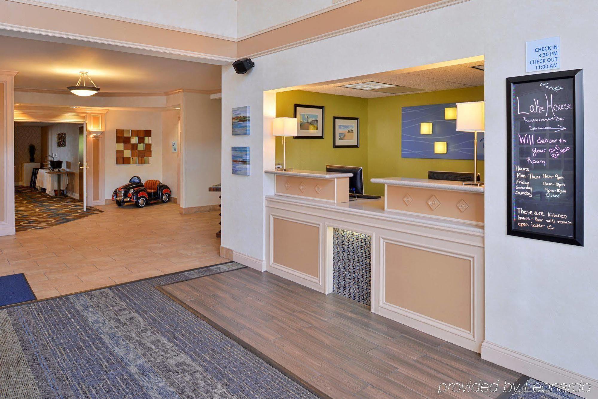 Hotel Express & Suites-saint Joseph By Ihg Saint Joseph