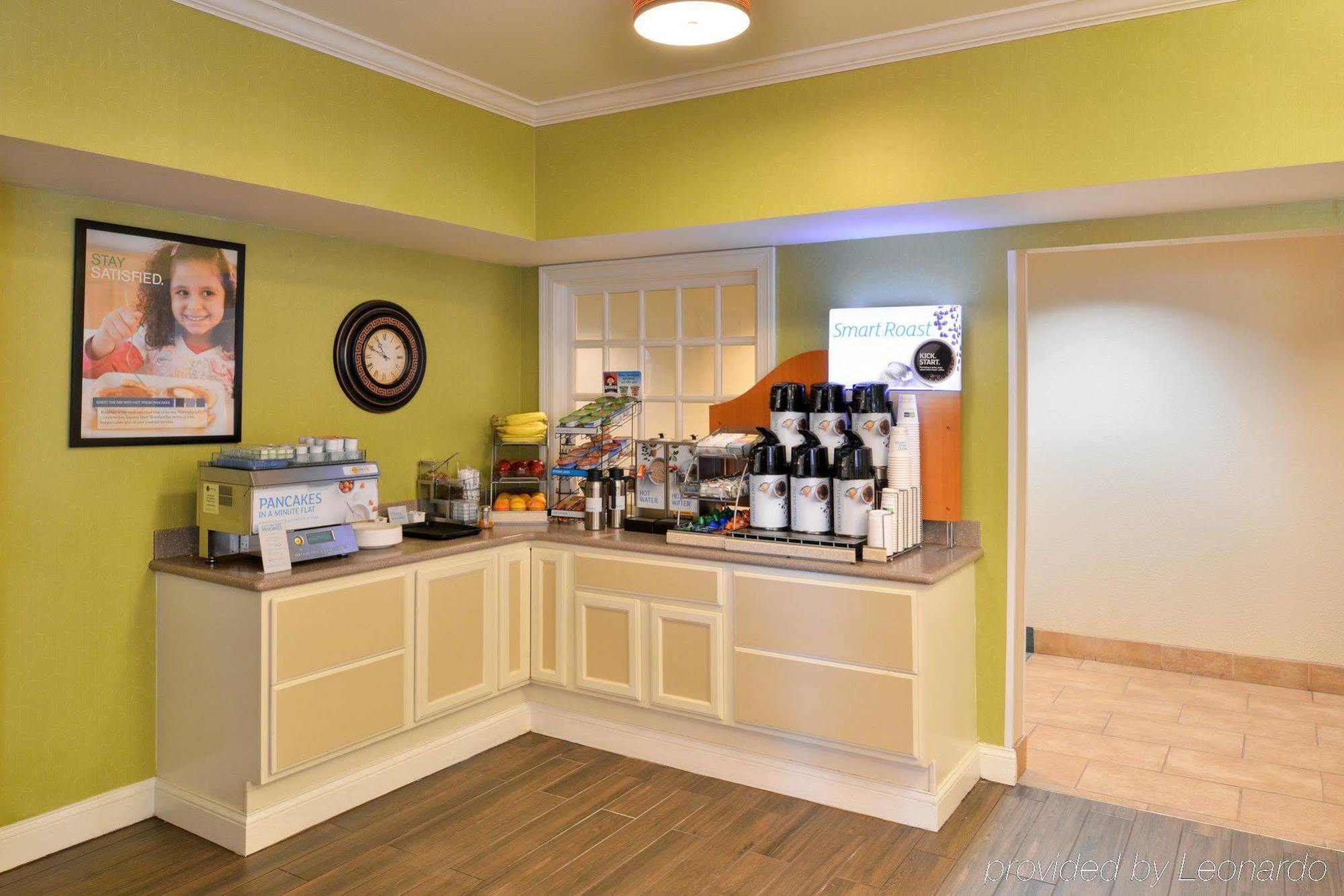 Express & Suites-saint Joseph By Ihg