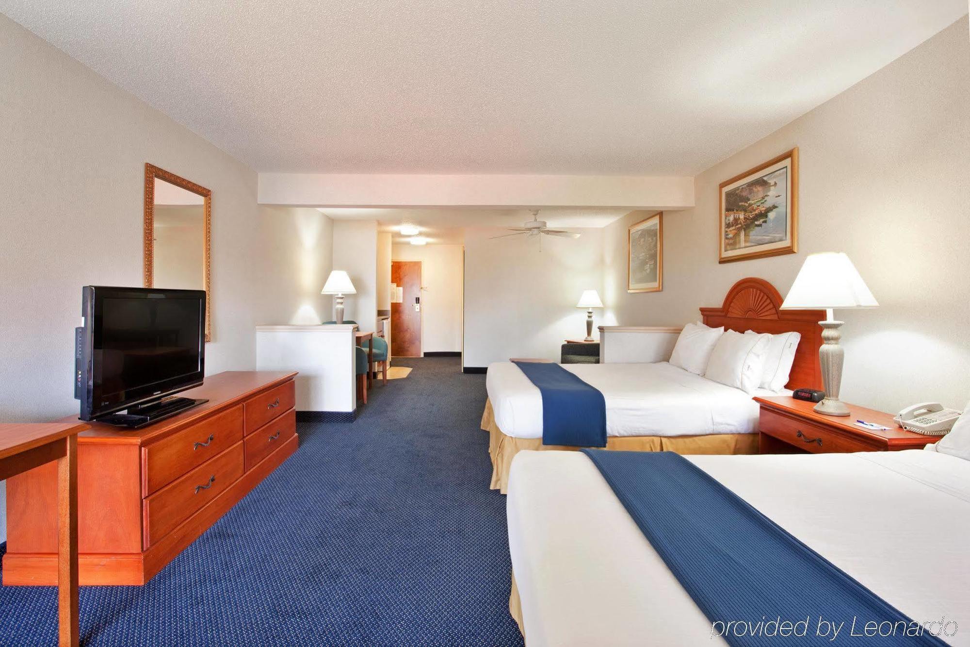 Express & Suites-saint Joseph By Ihg Saint Joseph