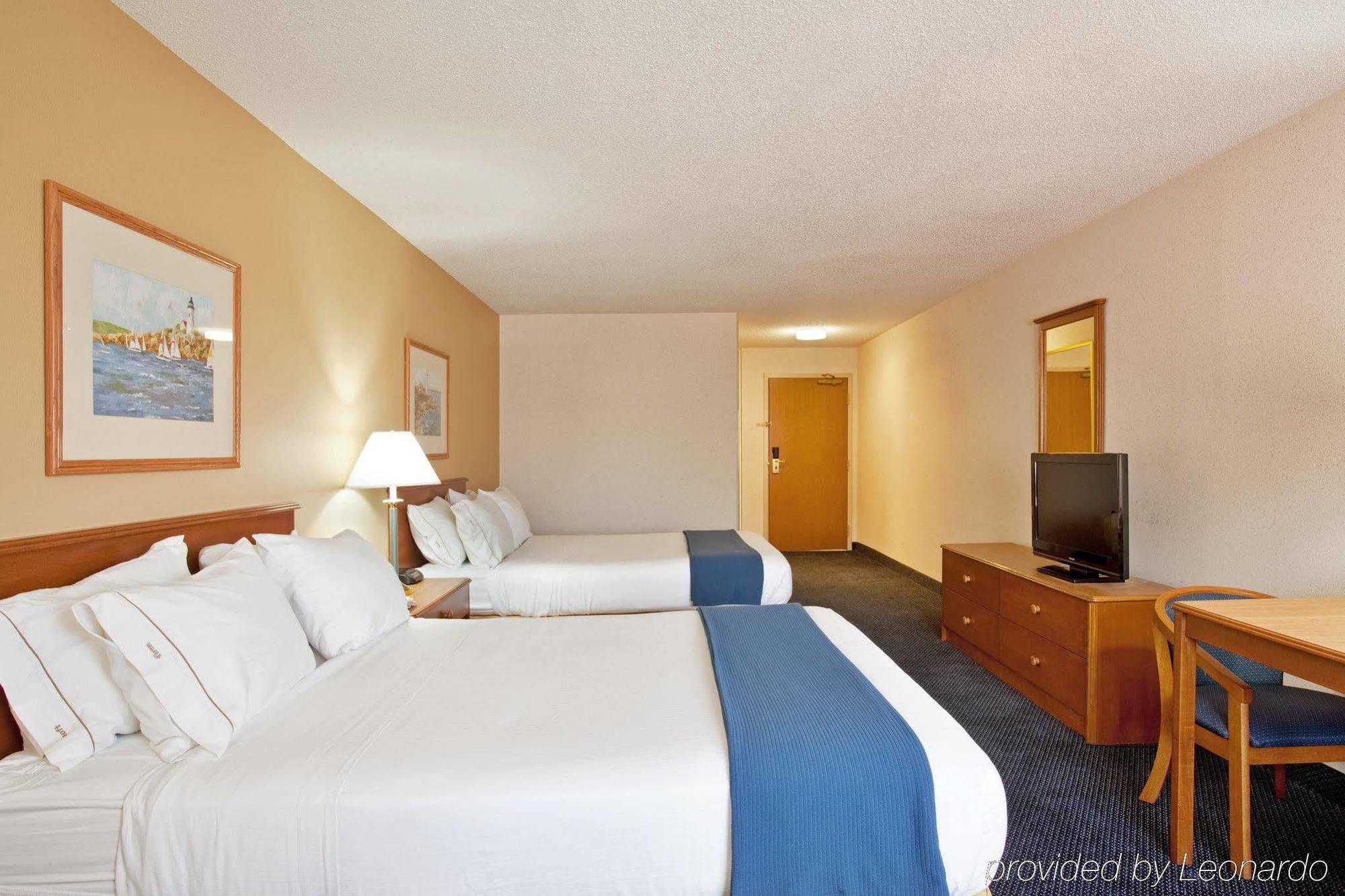 Hotel Express & Suites-saint Joseph By Ihg Saint Joseph