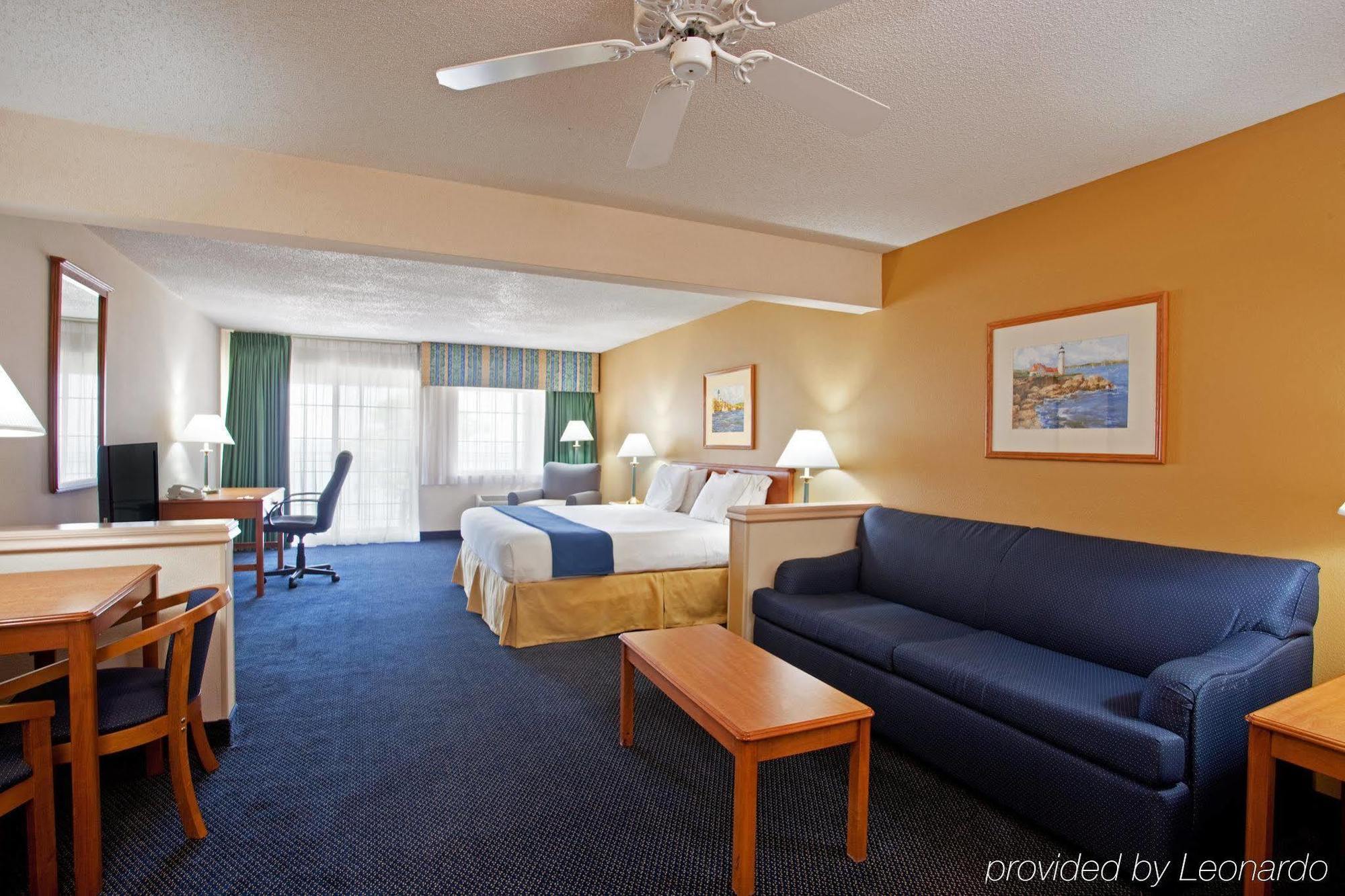 Express & Suites-saint Joseph By Ihg Saint Joseph