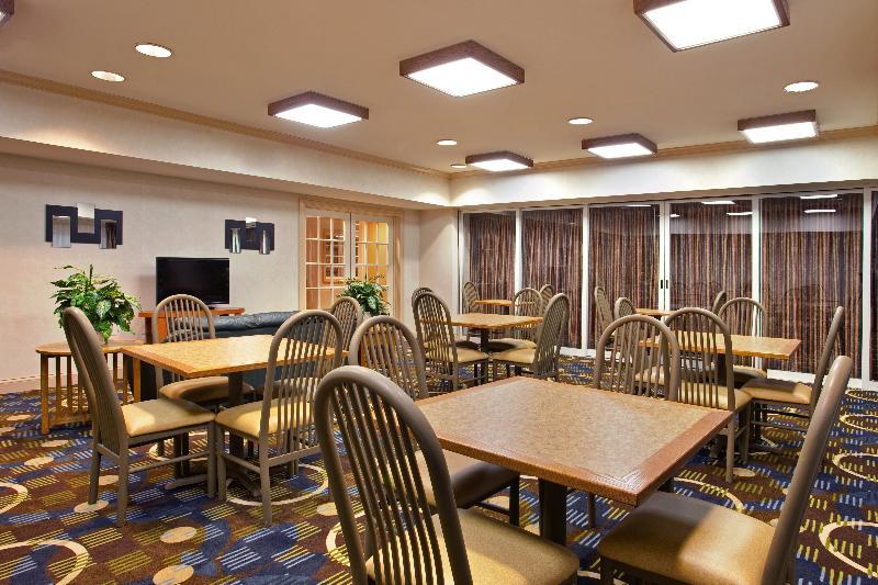 Express & Suites-saint Joseph By Ihg Saint Joseph