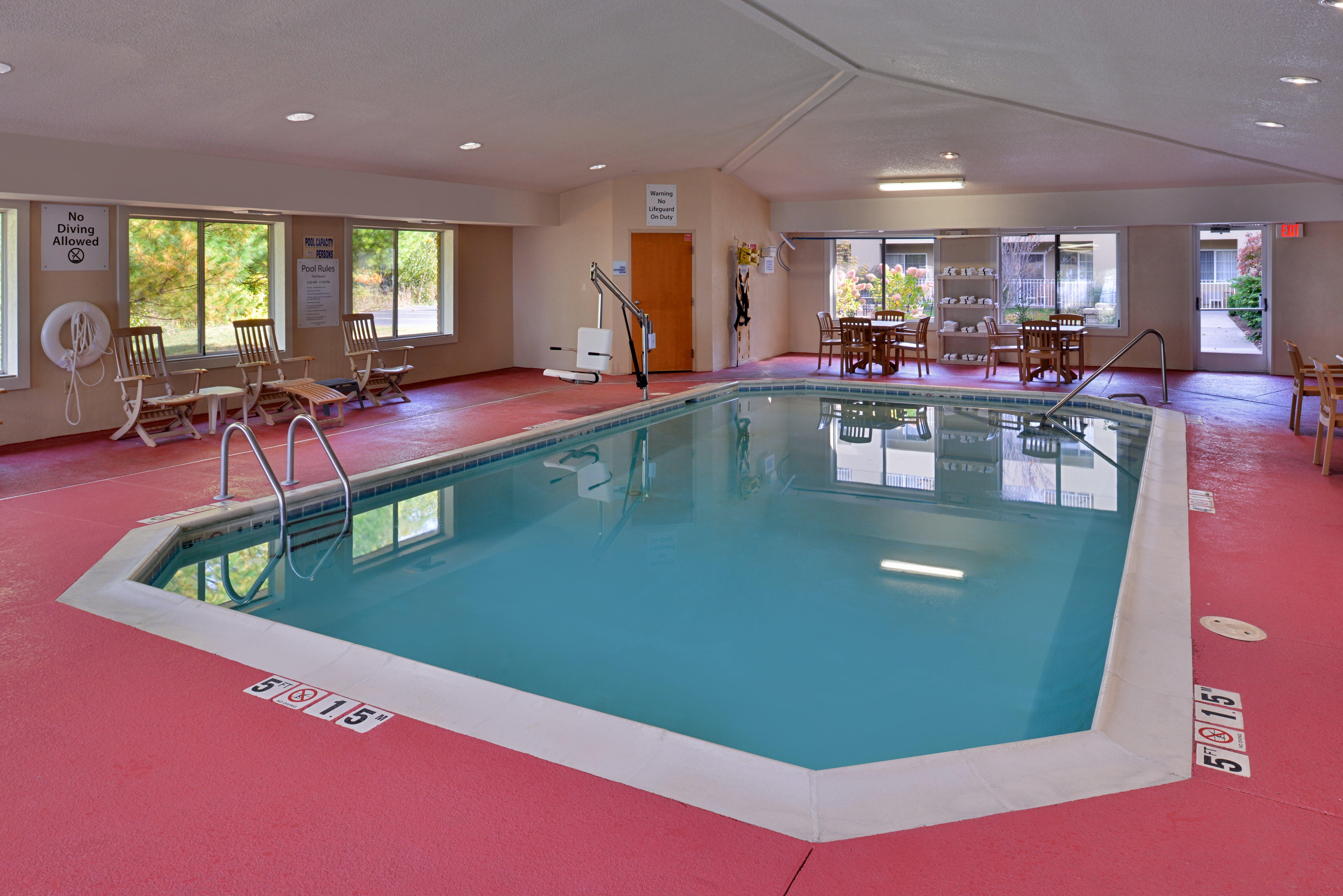 Express & Suites-saint Joseph By Ihg 3*