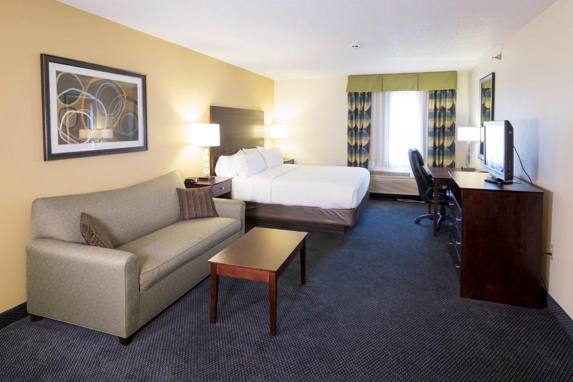 Express & Suites-saint Joseph By Ihg 3*